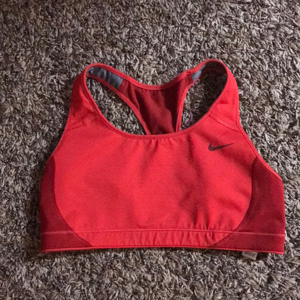 Women’s Nike dri fit sports bra
